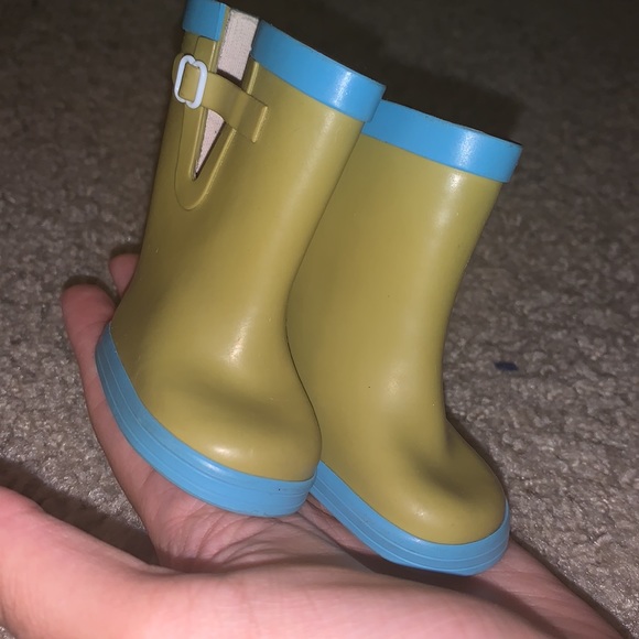 American Girl Raincoat and Boots Set - Picture 3 of 5